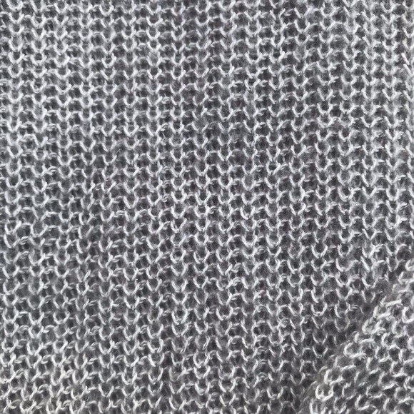 Tommy Hilfiger grey V neck - Picture 6 of 6